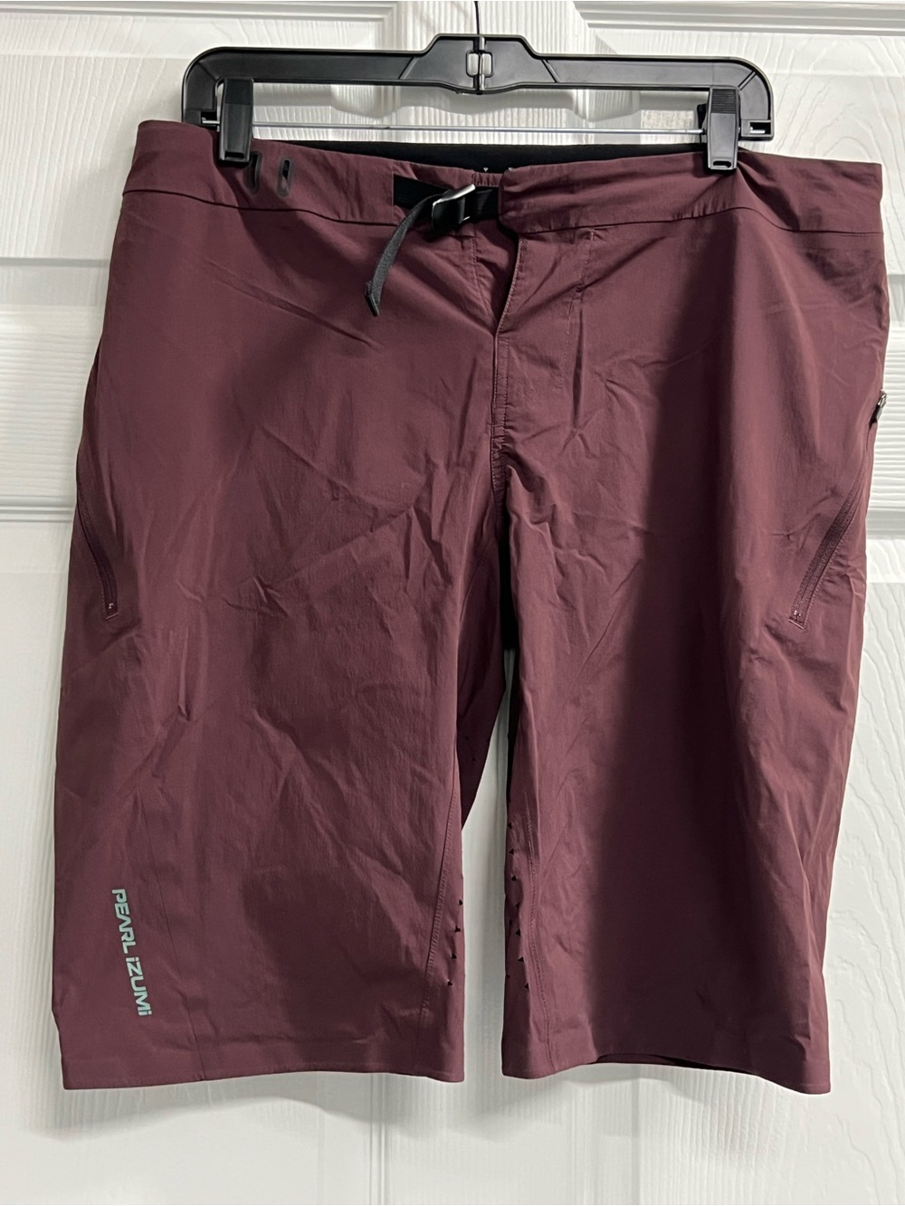 Pearl Izumi Men’s Maroon Shorts - Size 34 - EUC